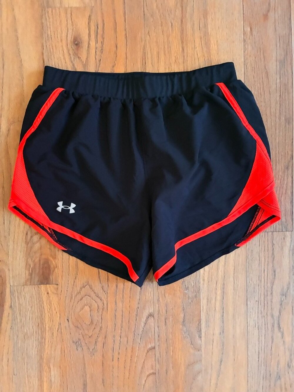 Under Armour HeatGear Women's XS Black Coral Running Shorts